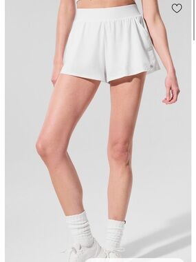 ALO Yoga Brezzy short size S white BNWT